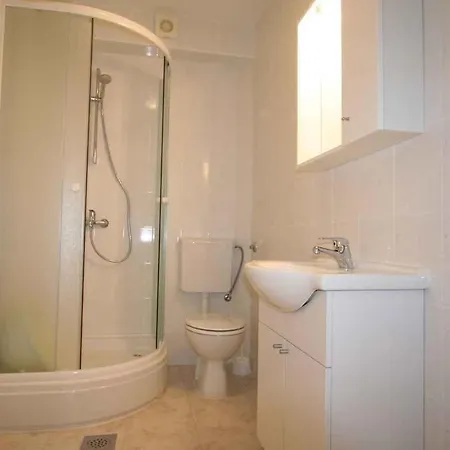 In With One-bedroom 10 Apartment *
