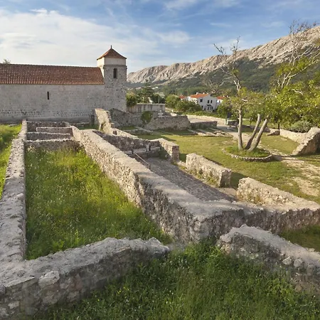 In With One-bedroom 10